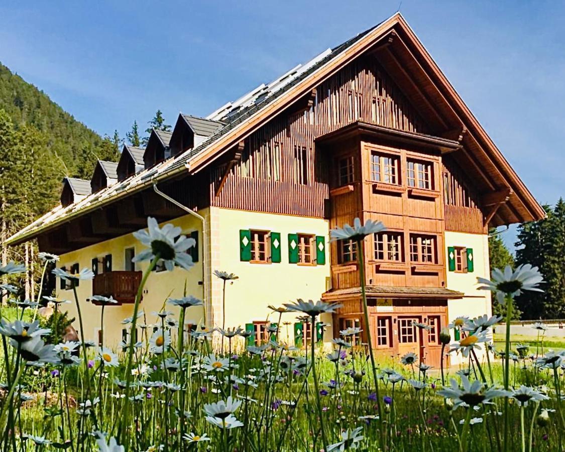 Natura Boutique Chalet Wellness Spa Dobbiaco Bagian luar foto