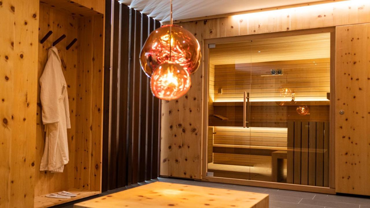 Natura Boutique Chalet Wellness Spa Dobbiaco Bagian luar foto