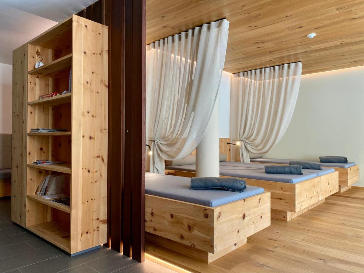 Natura Boutique Chalet Wellness Spa Dobbiaco Bagian luar foto