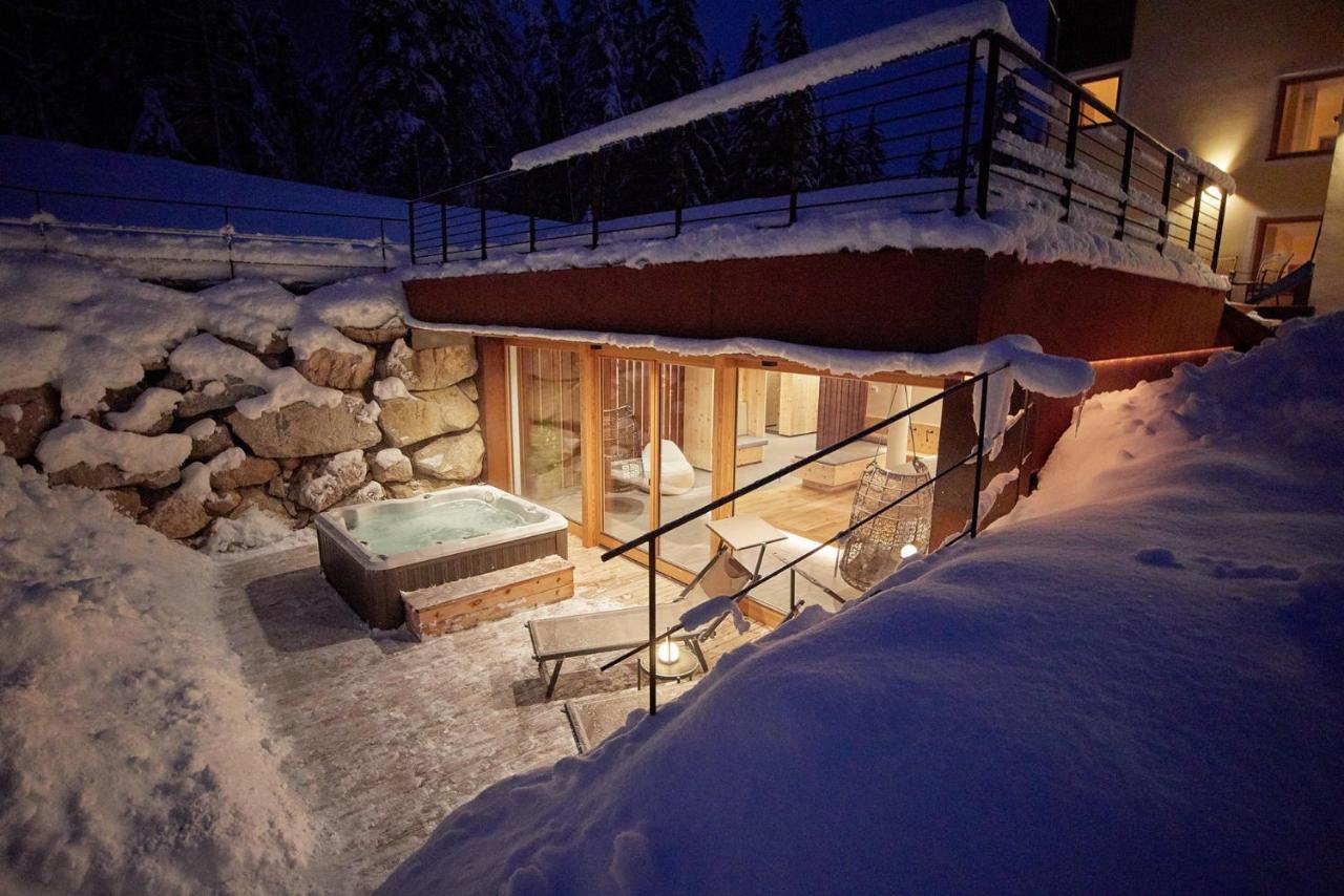 Natura Boutique Chalet Wellness Spa Dobbiaco Bagian luar foto