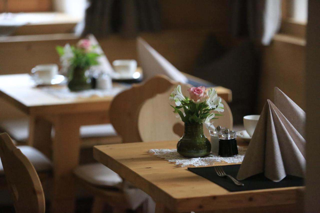 Natura Boutique Chalet Wellness Spa Dobbiaco Bagian luar foto